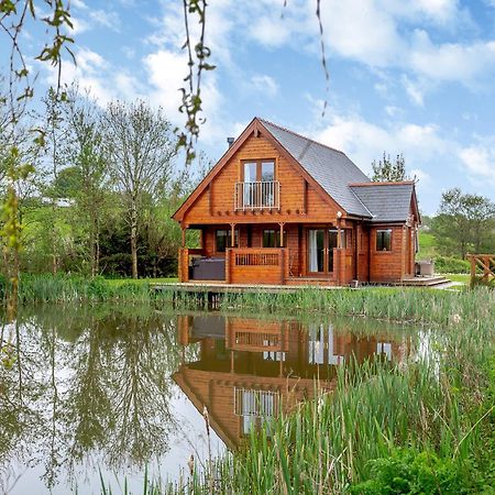 Anglesey Lakeside Lodges Menai Bridge Eksteriør billede